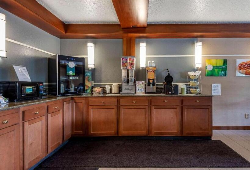 ホテル Quality Inn & Suites Warren