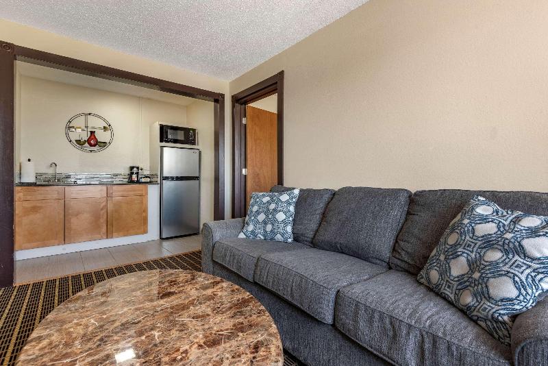 ホテル Quality Inn & Suites Warren