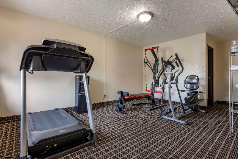ホテル Quality Inn & Suites Warren
