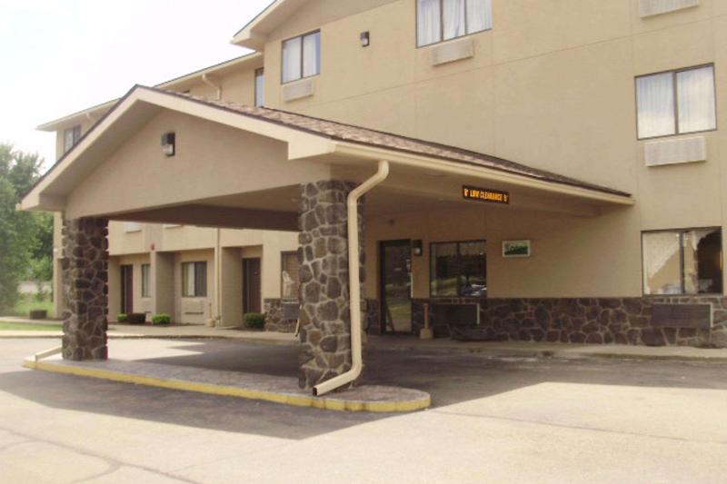 ホテル Quality Inn & Suites Warren