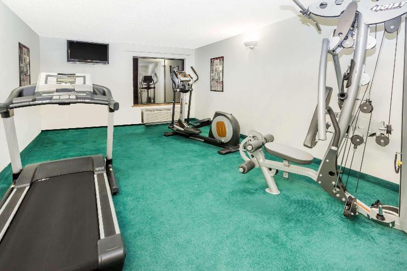 فندق على الطريق Americinn By Wyndham Columbus Wisconsin