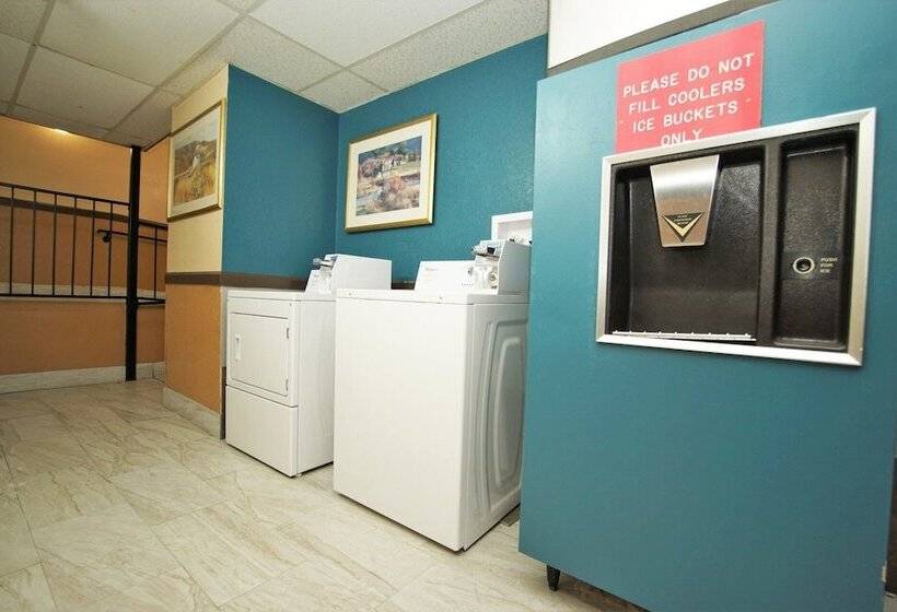 모텔 Faribault Hometown Inn & Suites