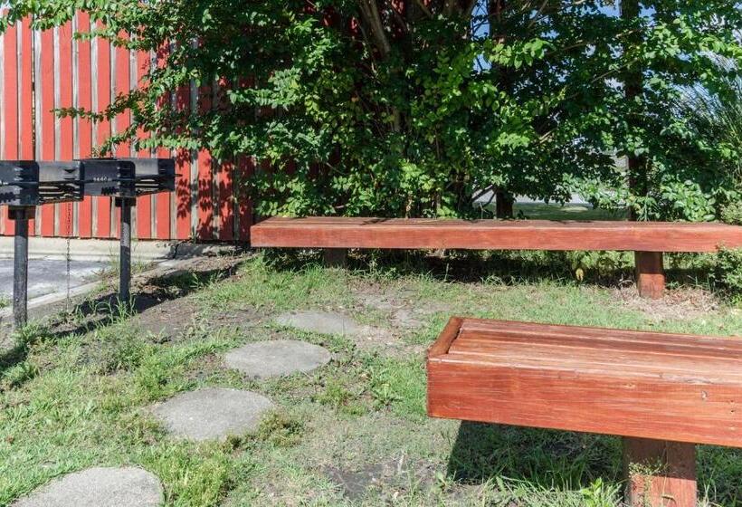 فندق على الطريق Rodeway Inn & Suites Jacksonville Near Camp Lejeune