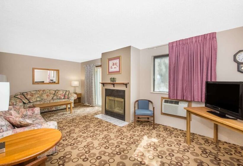 فندق على الطريق Super 8 By Wyndham Blue Earth