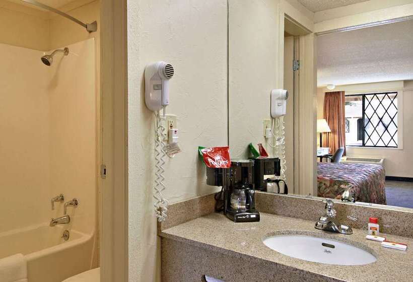 Мотель Super 8 By Wyndham Lantana West Palm Beach
