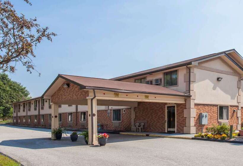 فندق على الطريق Super 8 By Wyndham Lewiston Auburn Area