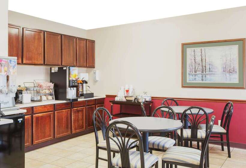 מוטל Super 8 By Wyndham Mason City