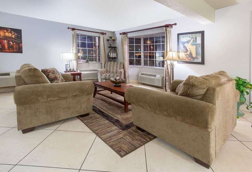 فندق على الطريق Super 8 By Wyndham West Monroe