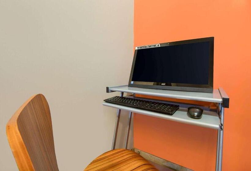 מוטל Super 8 By Wyndham Pella