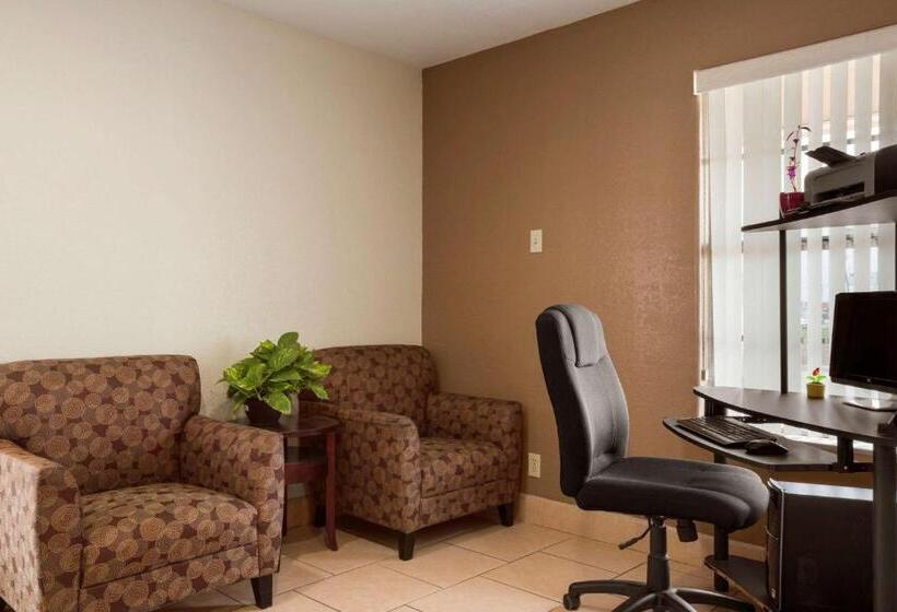 Мотель Super 8 By Wyndham Pleasanton