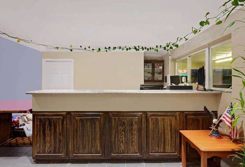 فندق على الطريق Super 8 By Wyndham Siloam Springs