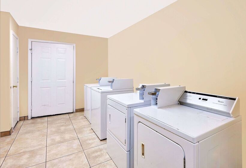 فندق على الطريق Super 8 By Wyndham Siloam Springs