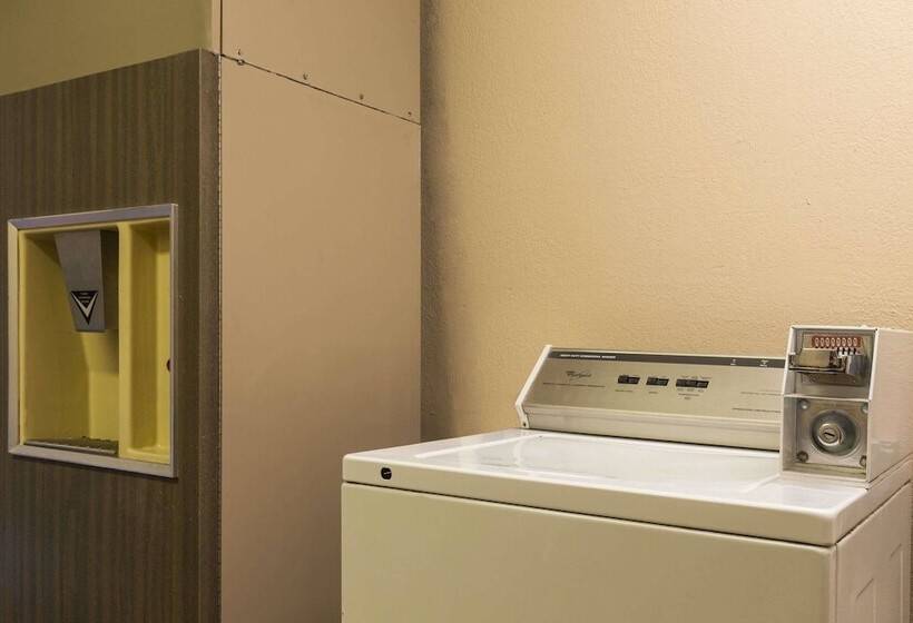 مُتل Super 8 By Wyndham Taylor/detroit Area