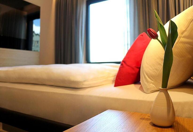 فندق Ginn City And Lounge  Ravensburg