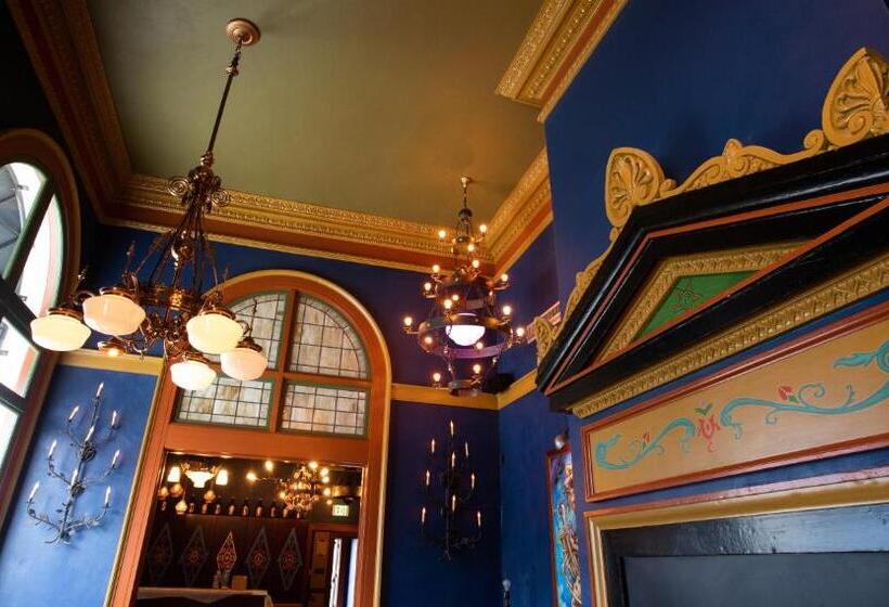 هتل Mcmenamins Elks Temple