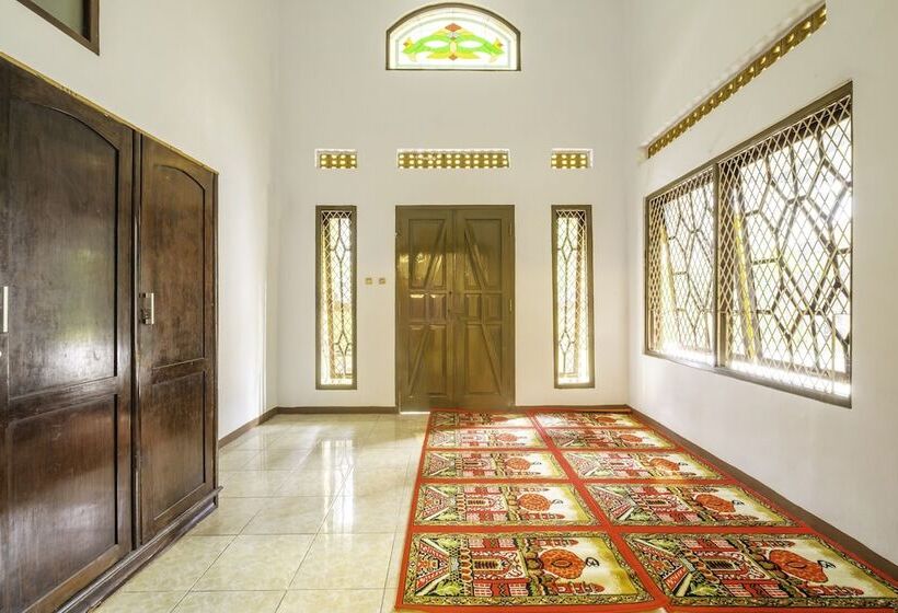 Spot On 2395 Hotel Aden 2 Syariah