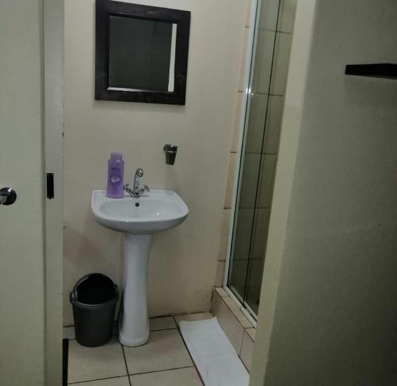 הוסטל Zig Zag Self Catering Accommodation