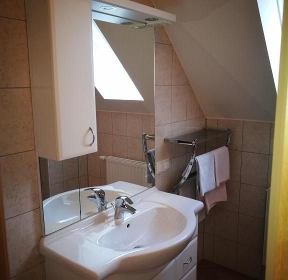 تختخواب و صبحانه Gästezimmer Steiner