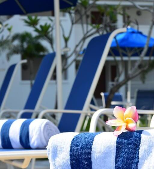 هتل Avi Pangkor Beach Resort