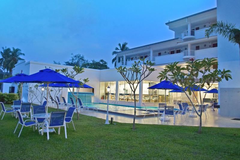 هتل Avi Pangkor Beach Resort