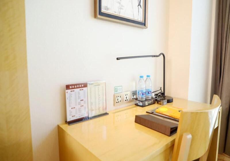 Отель Greentree Inn Zhumadian High Speed Rail Station Square Store