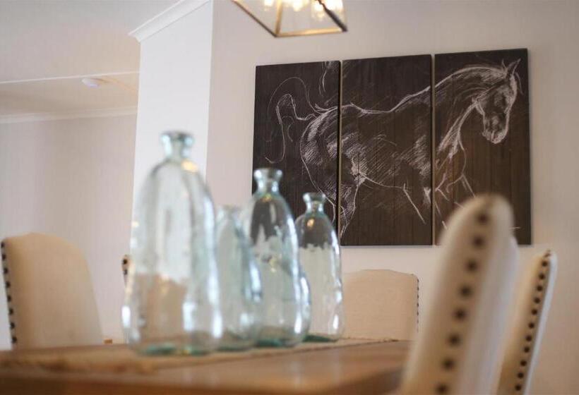 ペンション The Lookout Guest House