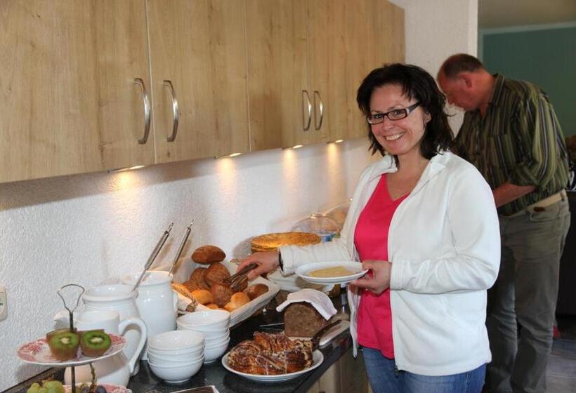 ホテル Ferienweingut Serwaziwein