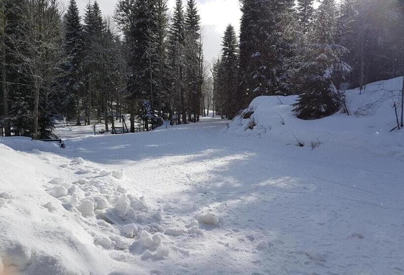 여관 Auberge Refuge De Roybon