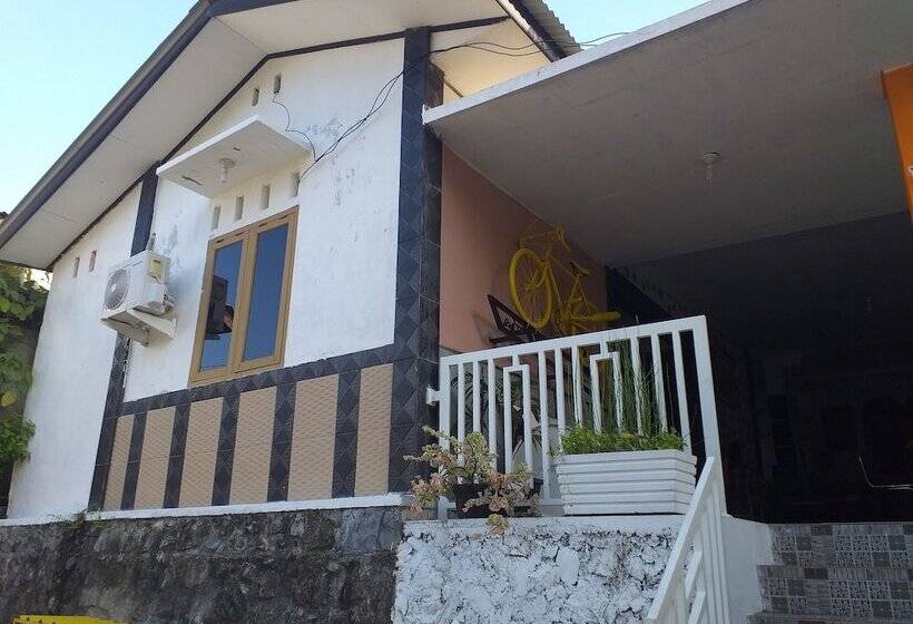 پانسیون Kenangan Guest House