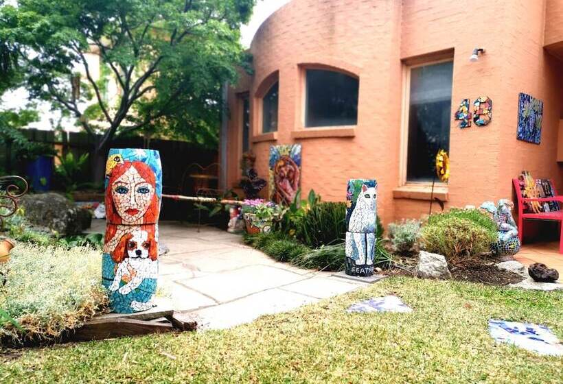 פנסיון Stylish Comfortable Central Artists Home