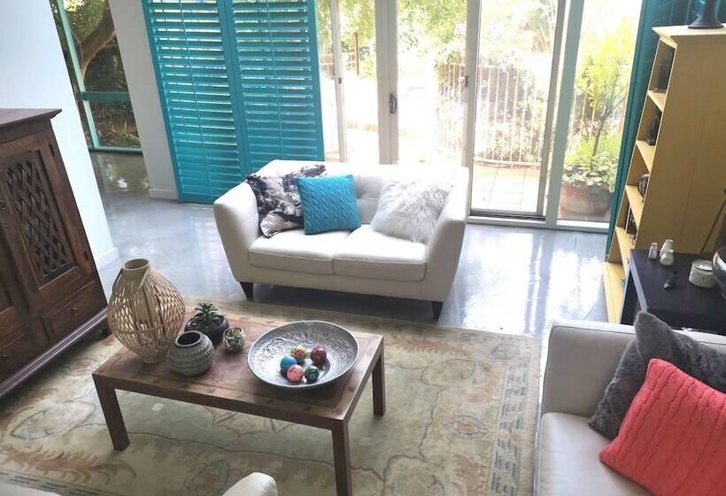 פנסיון Stylish Comfortable Central Artists Home