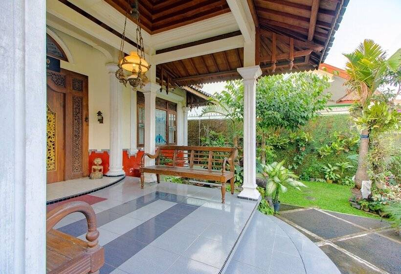 پانسیون Griya Joglo Homestay By Oyo Rooms