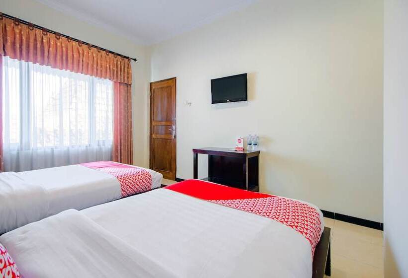 پانسیون Griya Joglo Homestay By Oyo Rooms