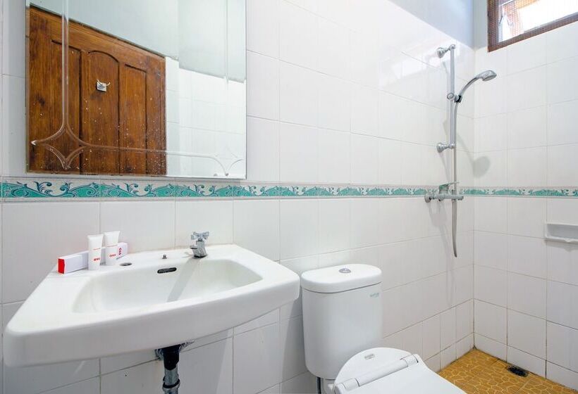 پانسیون Griya Joglo Homestay By Oyo Rooms