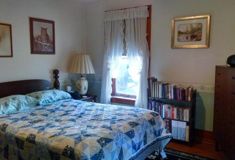 Fish & Loaves Bed And Breakfast