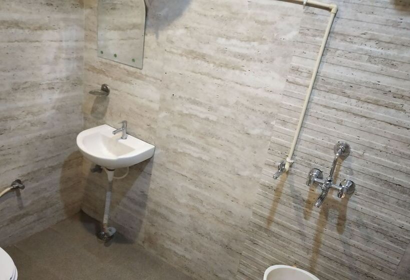 هتل Aadesh Palace