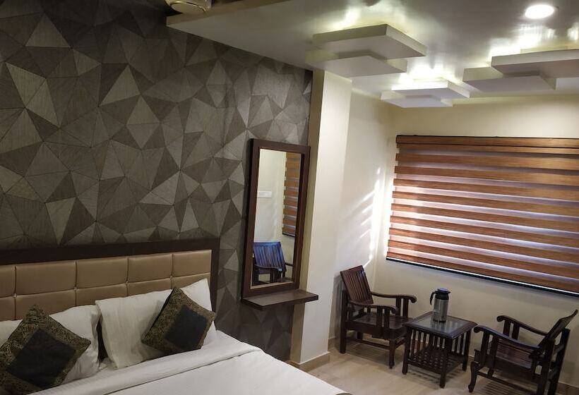 هتل Aadesh Palace