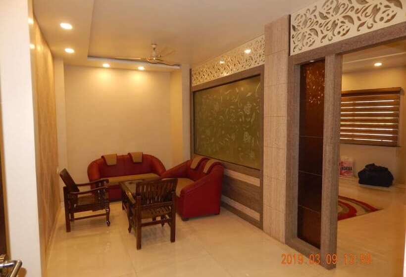 هتل Aadesh Palace