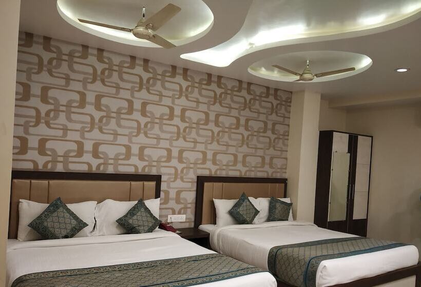 هتل Aadesh Palace