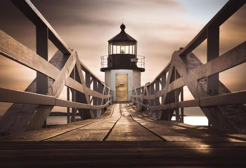 فندق East Wind Inn & Suites