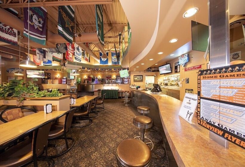 فندق صغير Dunvegan Inn And Suites