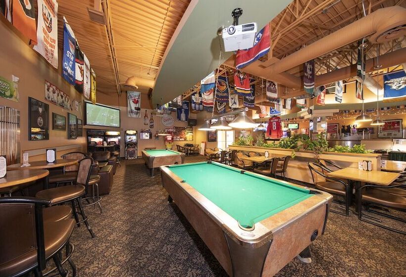 فندق صغير Dunvegan Inn And Suites