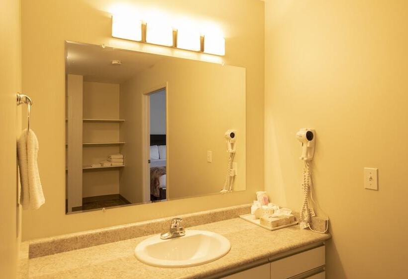فندق صغير Dunvegan Inn And Suites