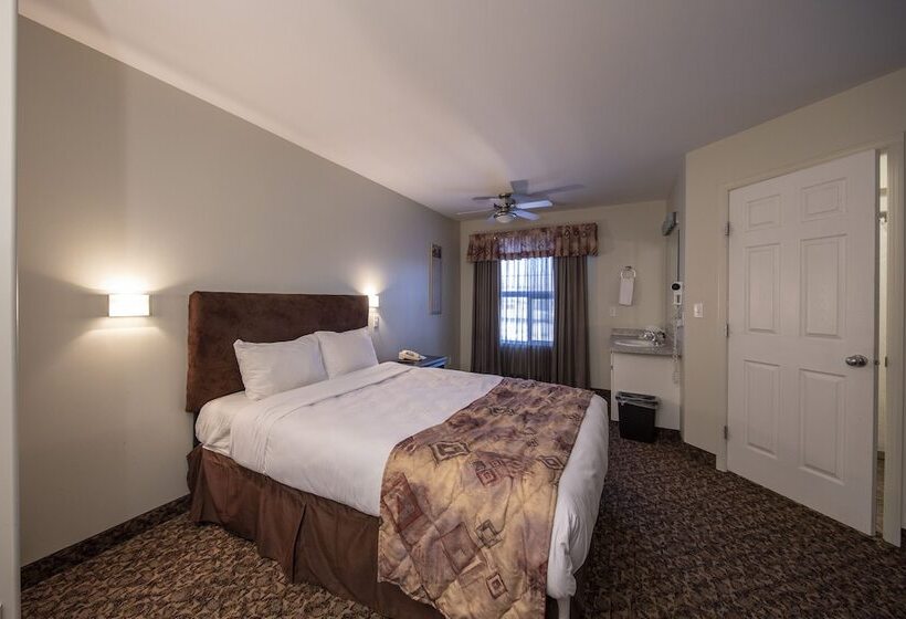 فندق صغير Dunvegan Inn And Suites