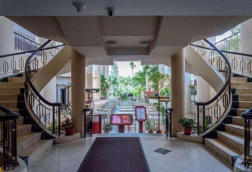 酒店 Expat's Nook Beach Resort
