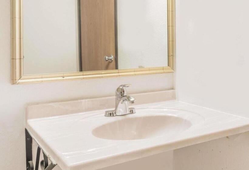 ホテル Knights Inn  Ferguson Mo