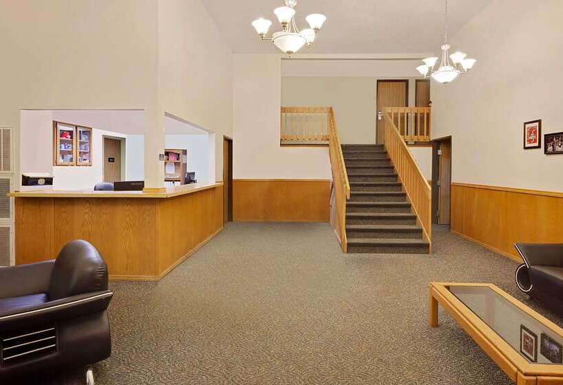 هتل Super 8 By Wyndham Fayetteville