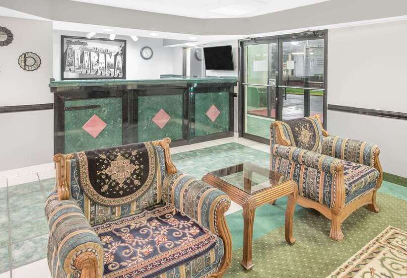 هتل Super 8 By Wyndham Mobile