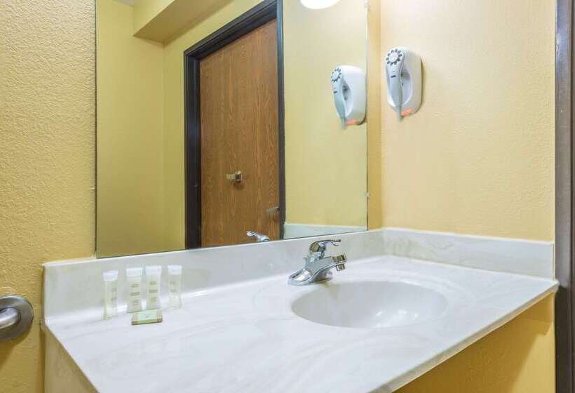 Отель Super 8 By Wyndham Troy Il/st. Louis Area