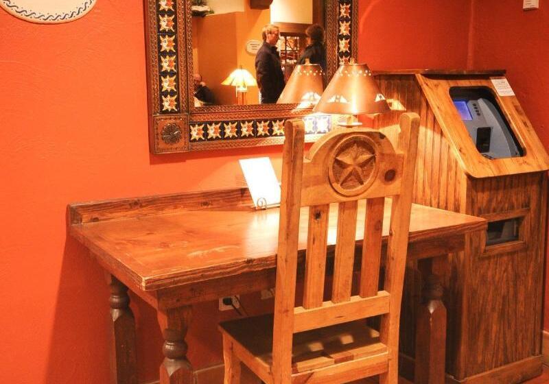 בית מלון כפרי Table Mountain Inn